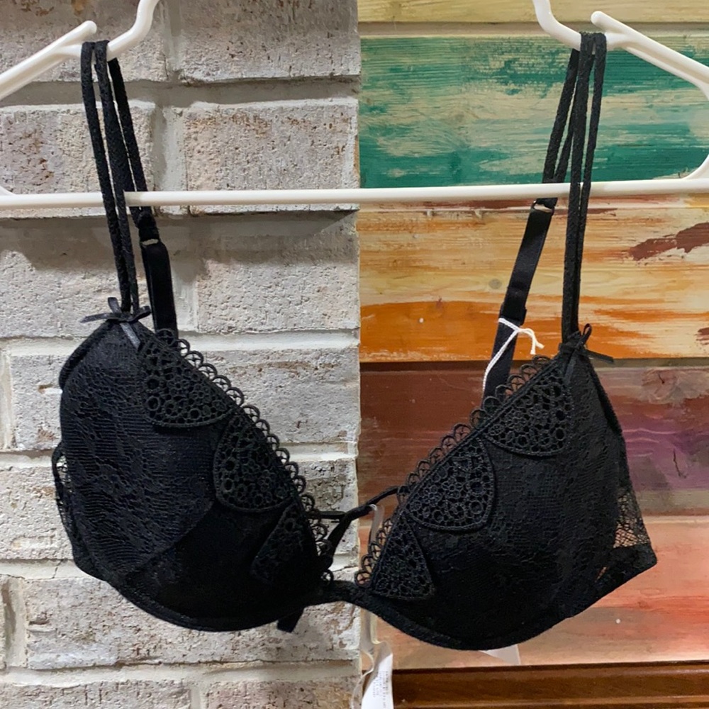 Intimissimi sold by VS 34C NWT BLACK BRA